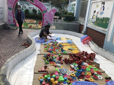 Tổng vệ sinh, khử khuẩn toàn bộ môi trường trong và ngoài lớp!