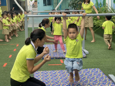 BUỔI TRẢI  NGHIỆM VẬN ĐỘNG CÙNG DỤNG CỤ XÀ ĐƠN CỦA CÀC BÉ TRƯỜNG MẦM NON HƯƠNG SEN