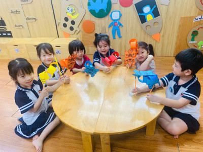 ⭐️⭐️⭐️ Hoạt động làm Sư tử chào đón Trung thu – lớp B3 ⭐️⭐️⭐️