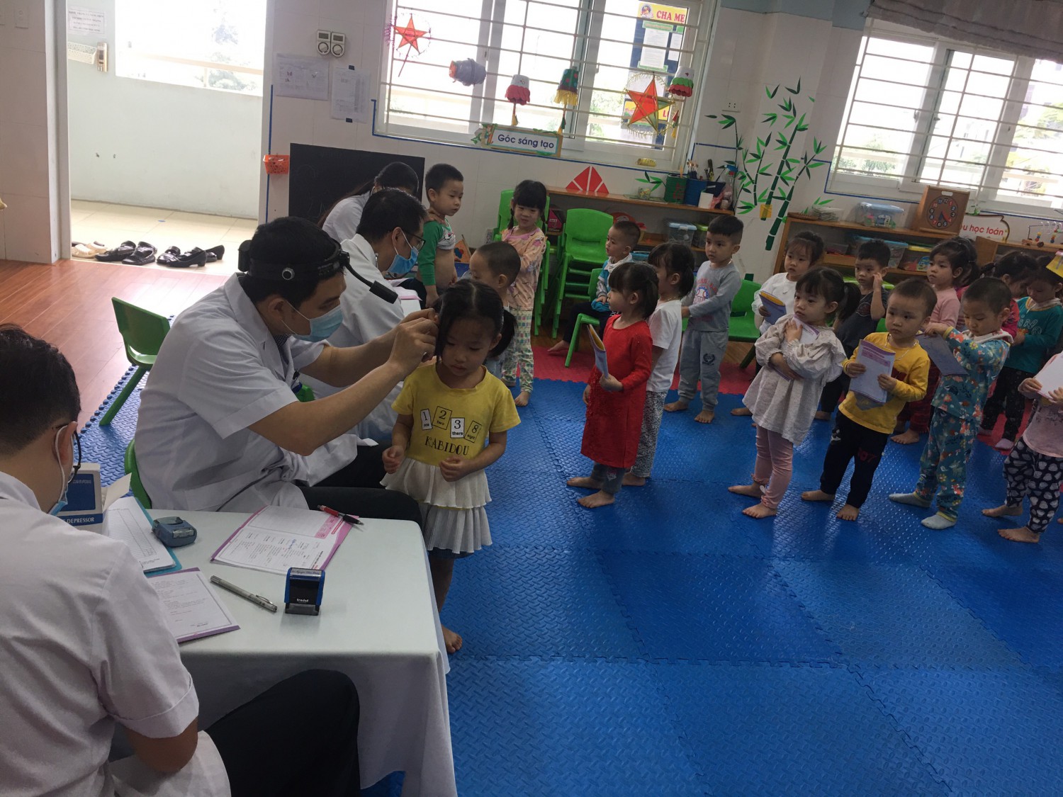 Khám sức khỏe cho trẻ đầu năm học 2020 - 2021