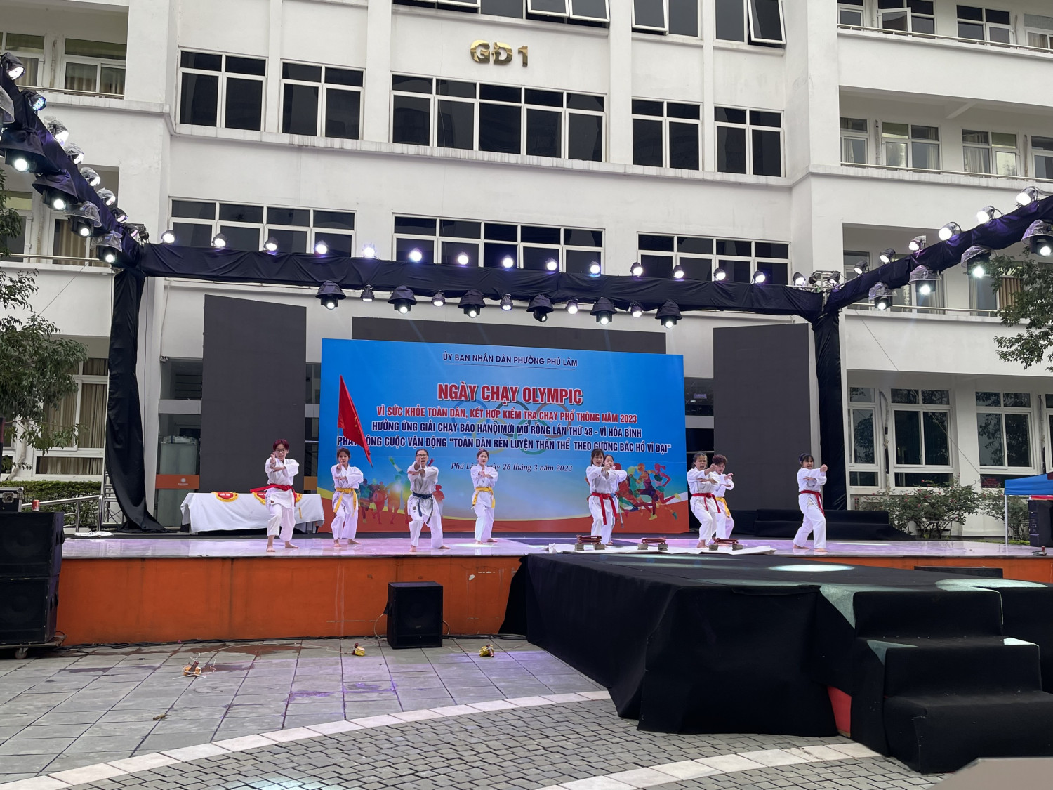 z4214299957168 0175a793dfc845a8009f4c764055f1f6